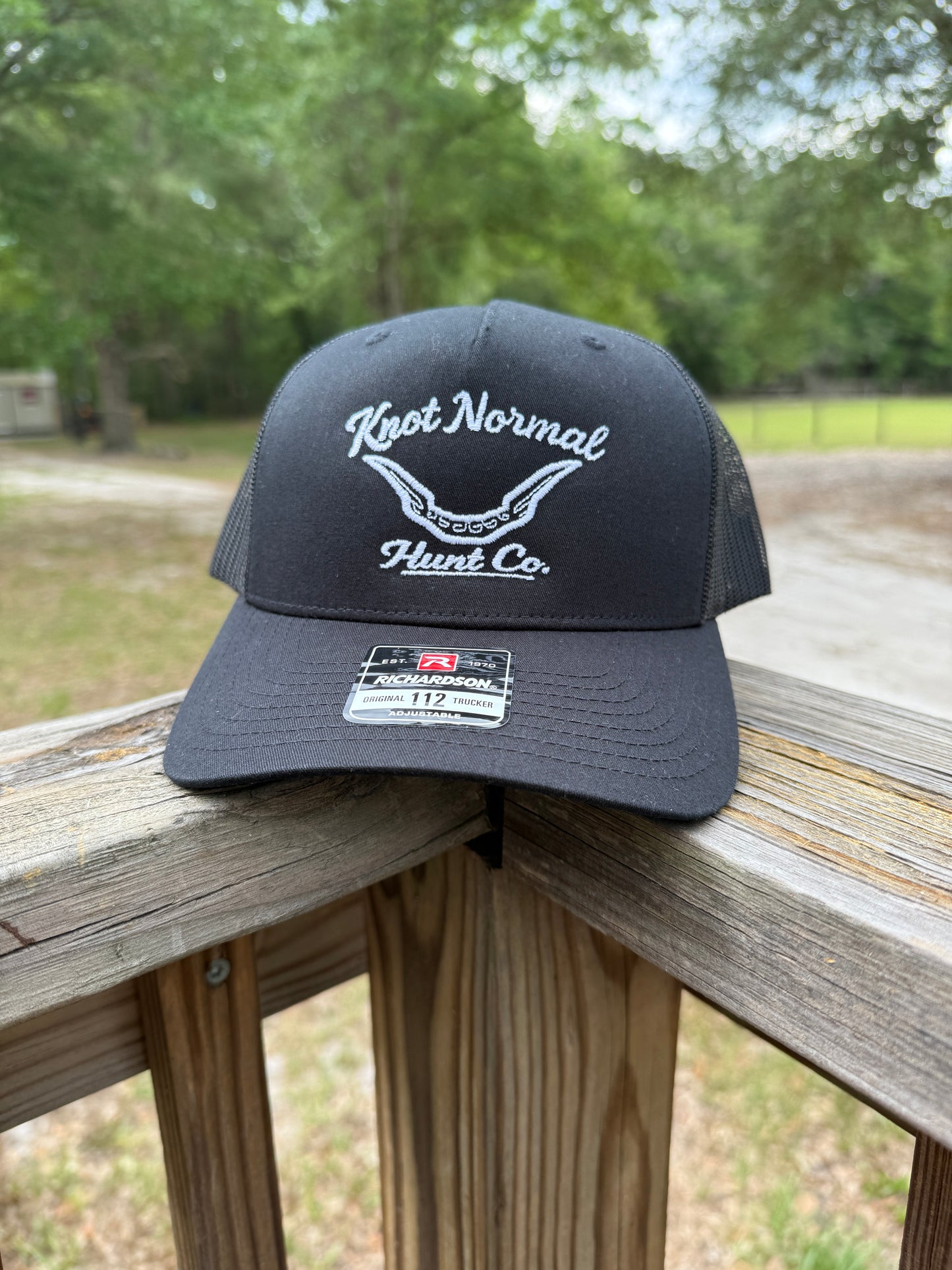 Hog Jaw - Black/White