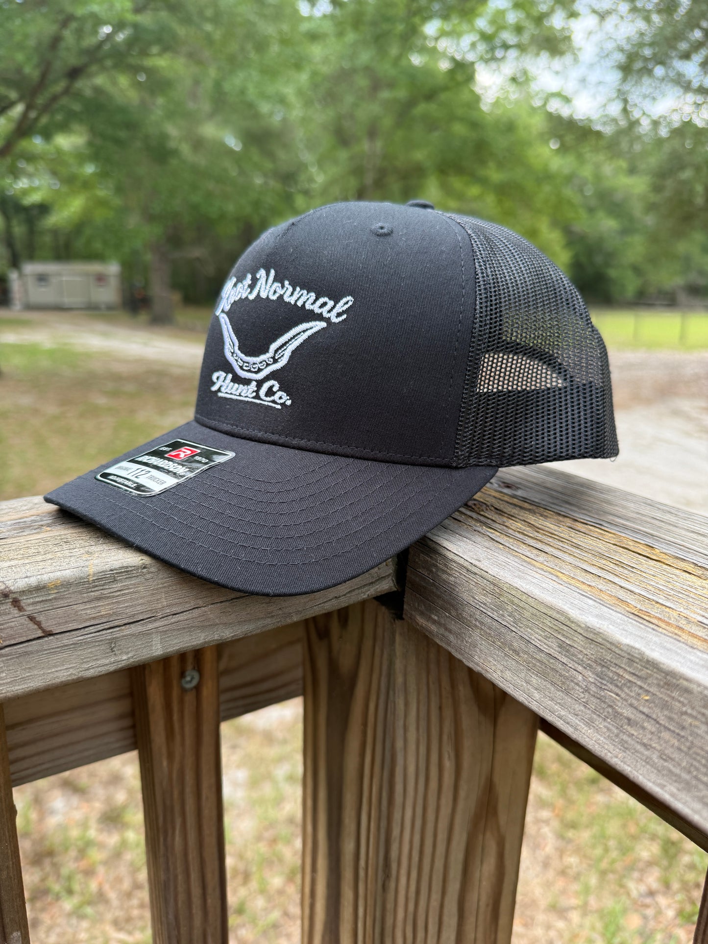 Hog Jaw - Black/White